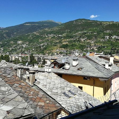 Appartamento Nel Centro Storico Di Aosta Con Vista Sui Ghiacciai ภายนอก รูปภาพ